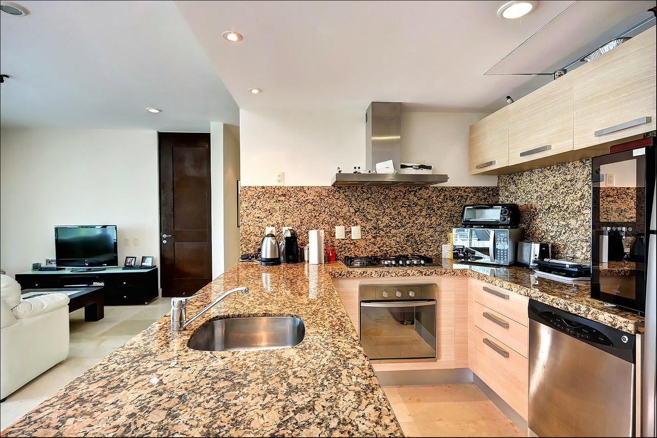 Luxurious & Central Condo In Playa Steps From The Beach 普拉亚卡门 外观 照片