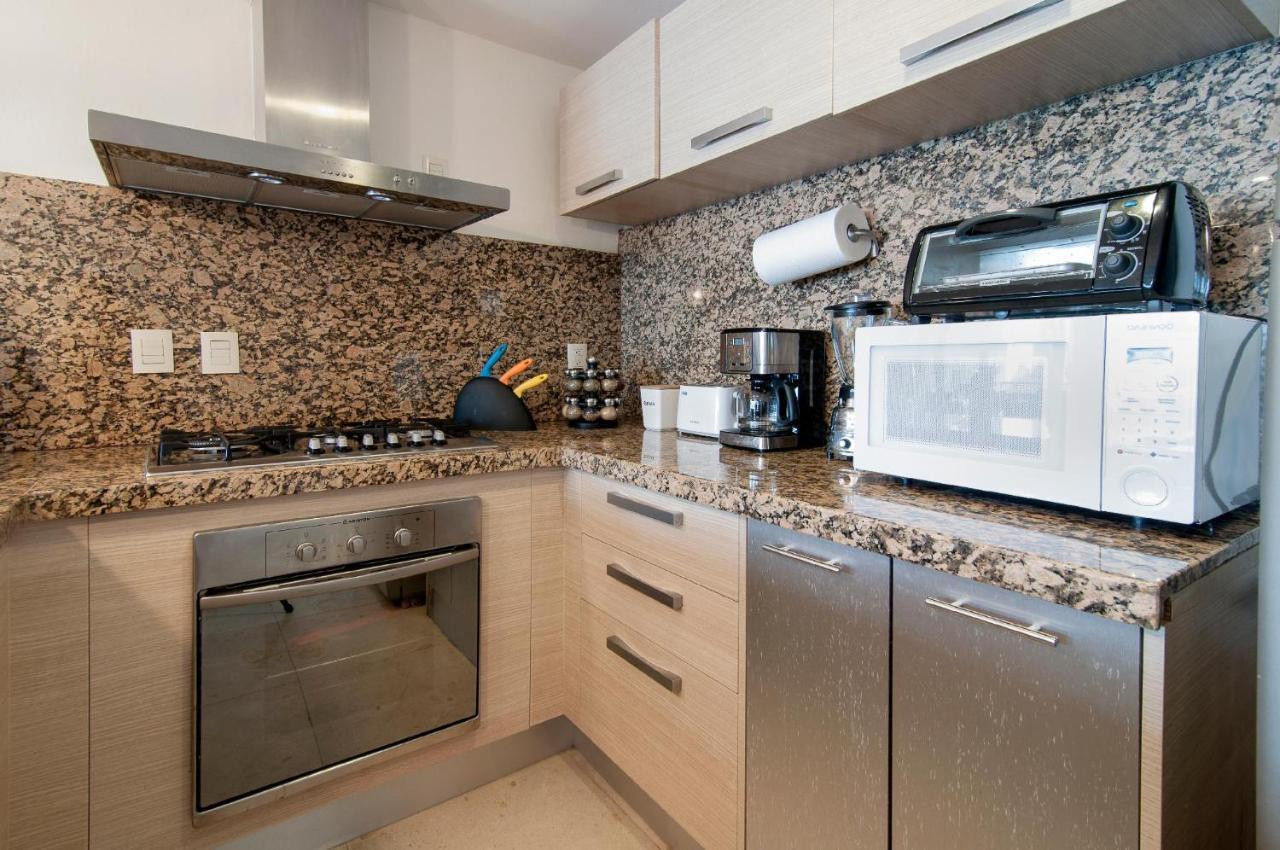 Luxurious & Central Condo In Playa Steps From The Beach 普拉亚卡门 外观 照片